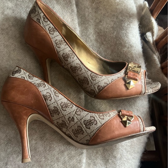 Guess Brown and Tan Patterned Heels - Picture 2 of 9